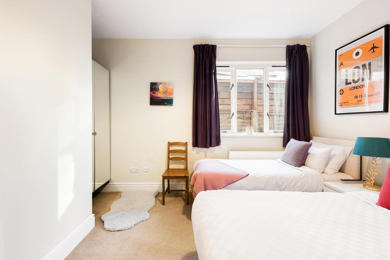 Heart Of Ealing Apartment With Garden London Eksteriør bilde