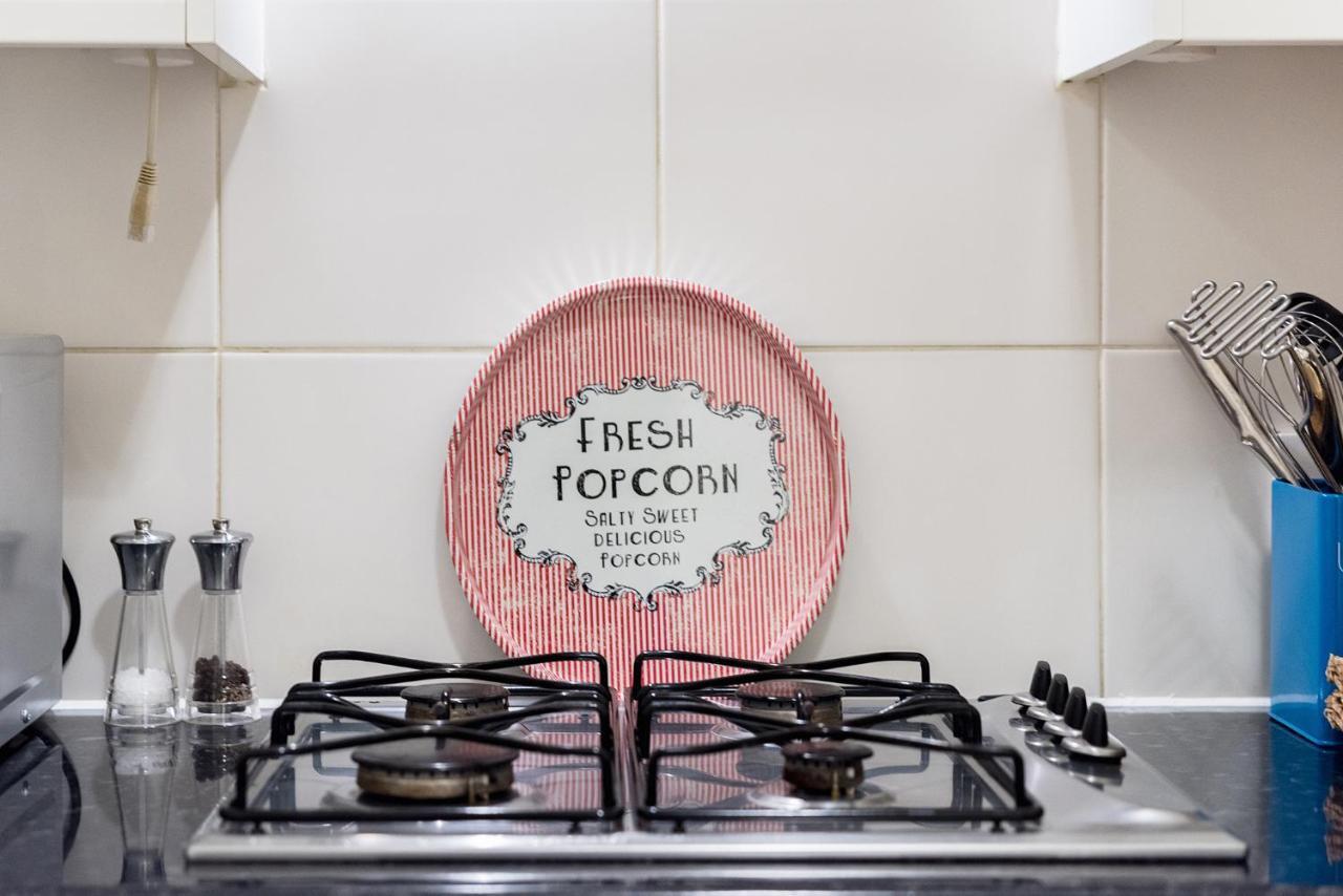 Heart Of Ealing Apartment With Garden London Eksteriør bilde