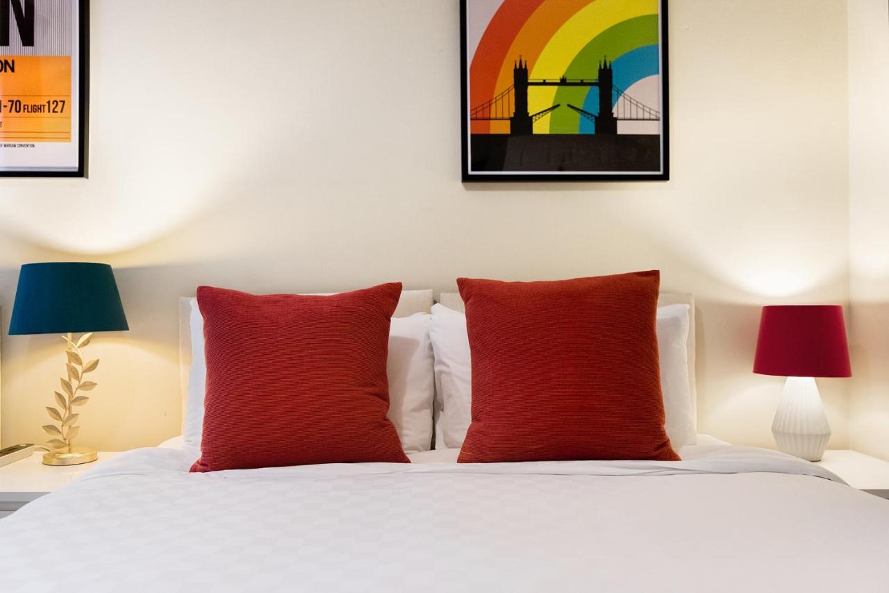 Heart Of Ealing Apartment With Garden London Eksteriør bilde