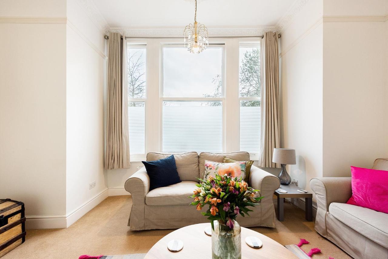 Heart Of Ealing Apartment With Garden London Eksteriør bilde